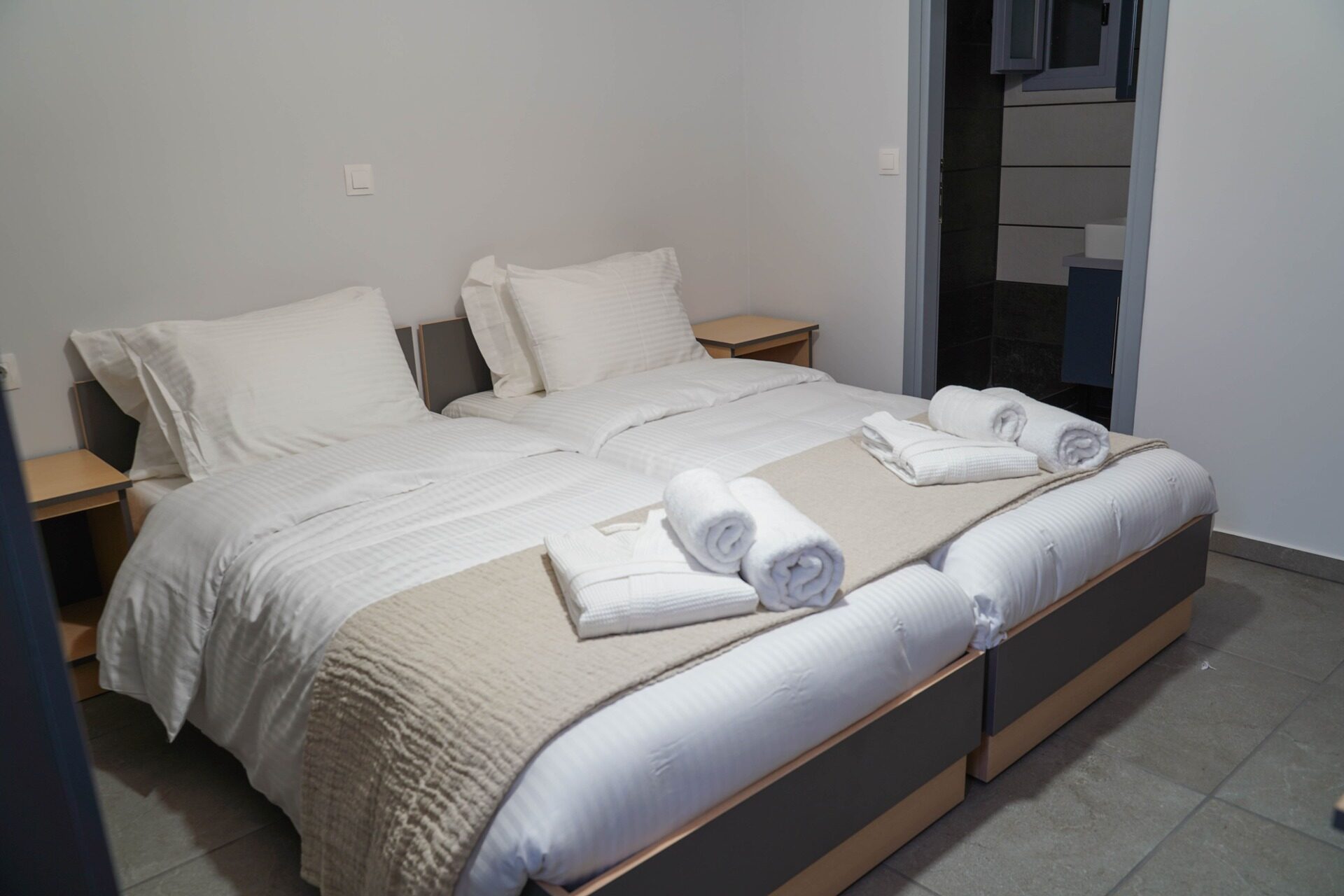 Economy Cozy Apartment with warm neutral details