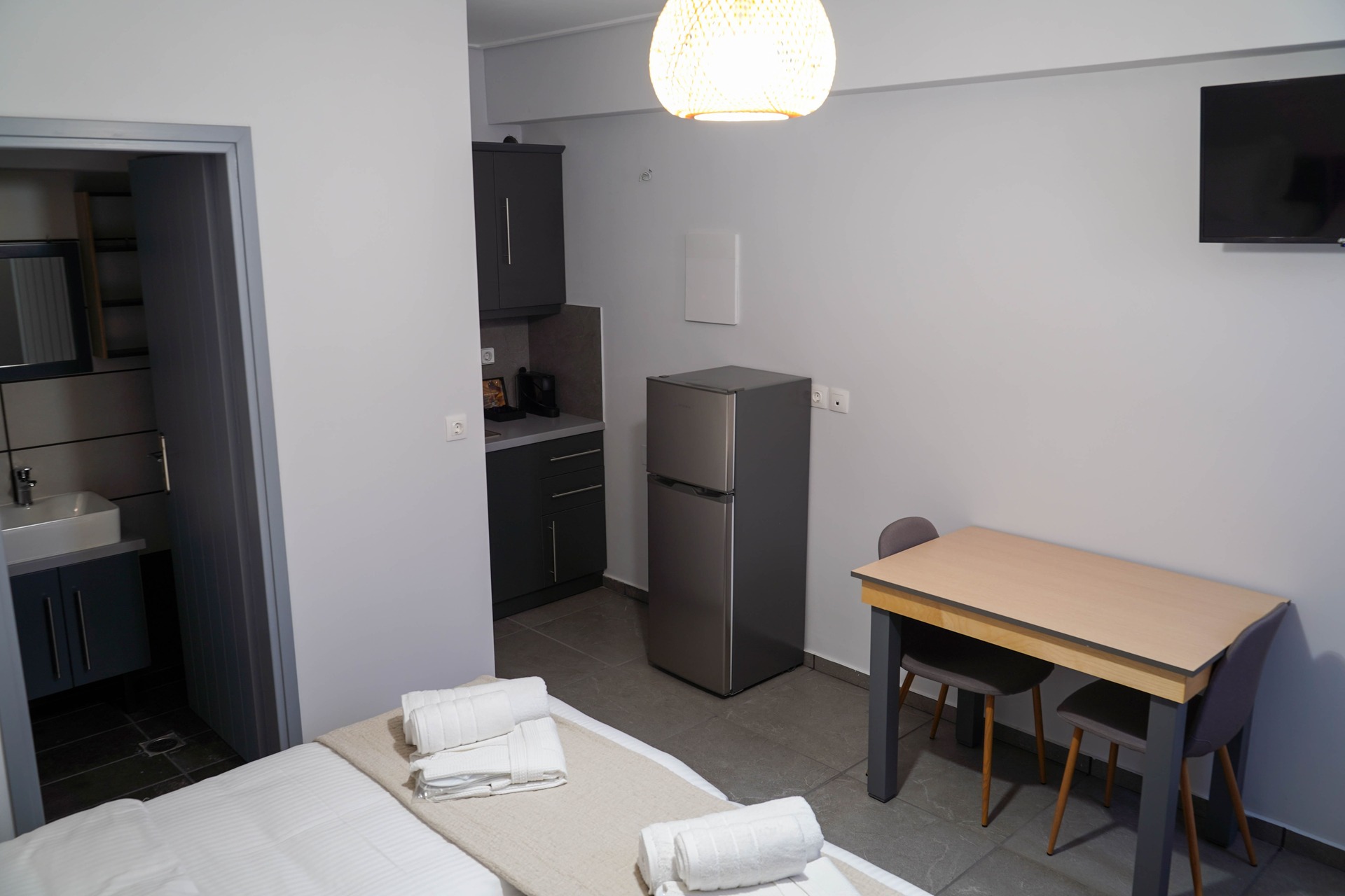 Low – Cost Underground Cozy Room